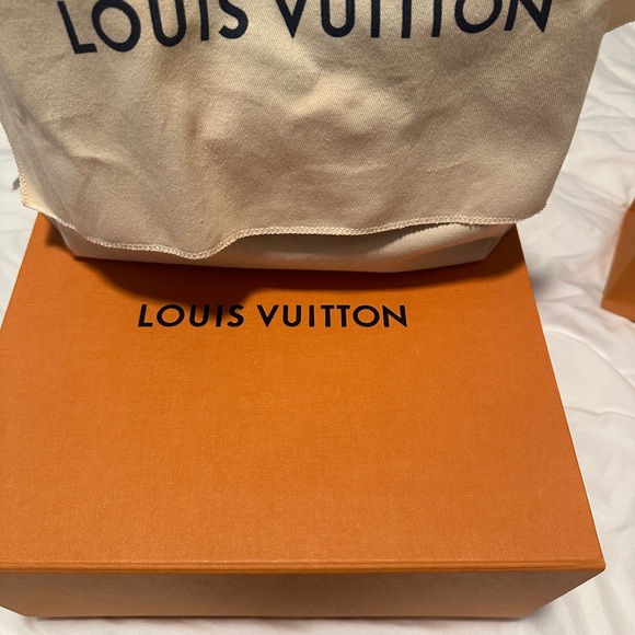 Louis Vuitton black leather on the go pm - Picture 5 of 14